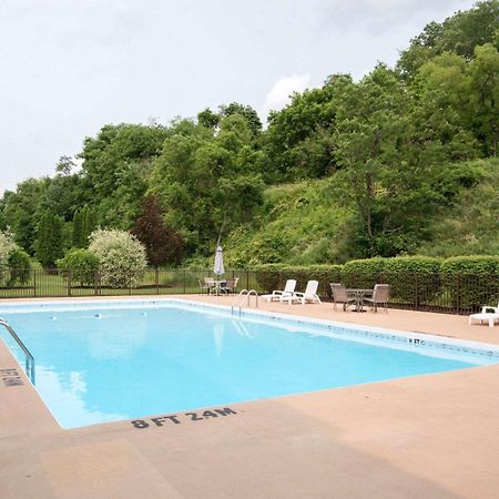 Clarion Inn Fairmont Esterno foto