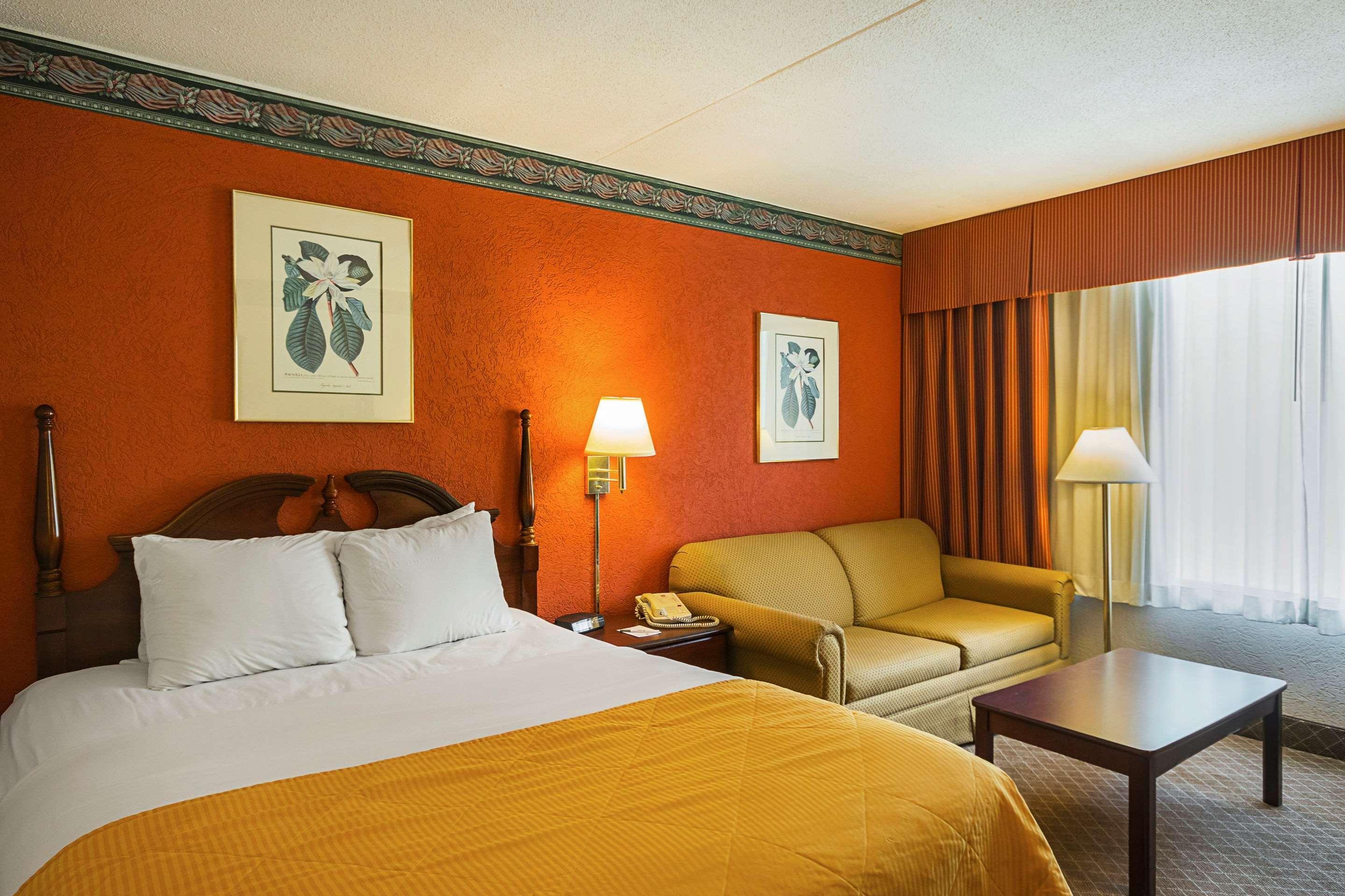 Clarion Inn Fairmont Esterno foto