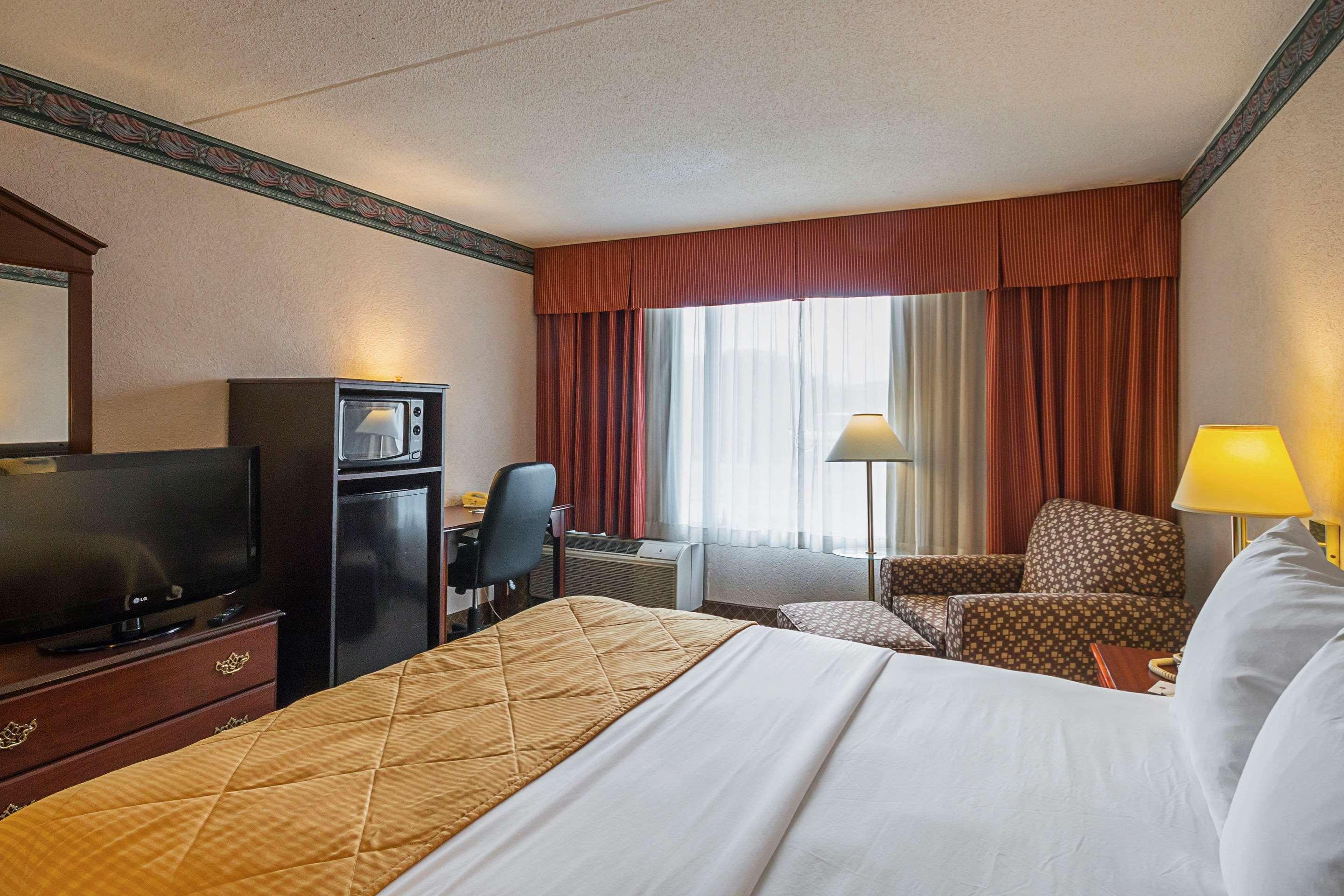 Clarion Inn Fairmont Esterno foto