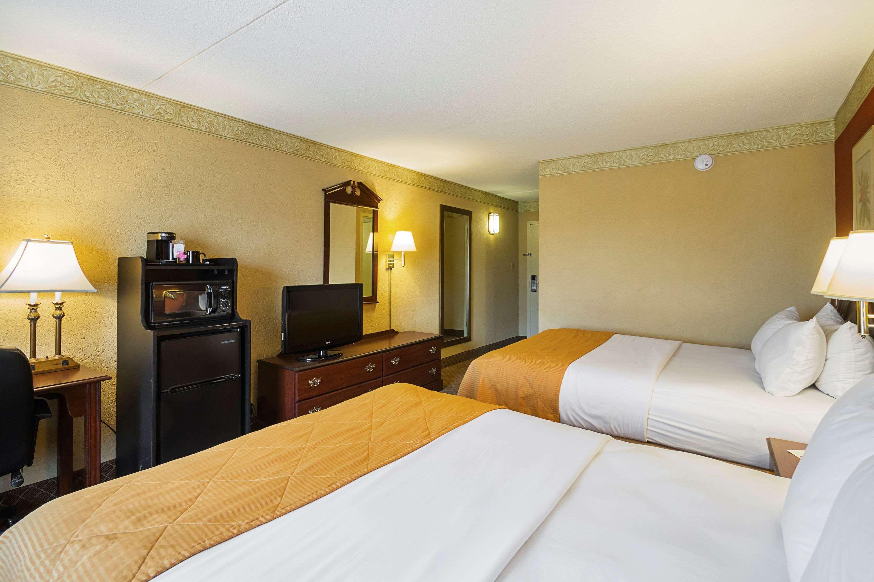 Clarion Inn Fairmont Esterno foto