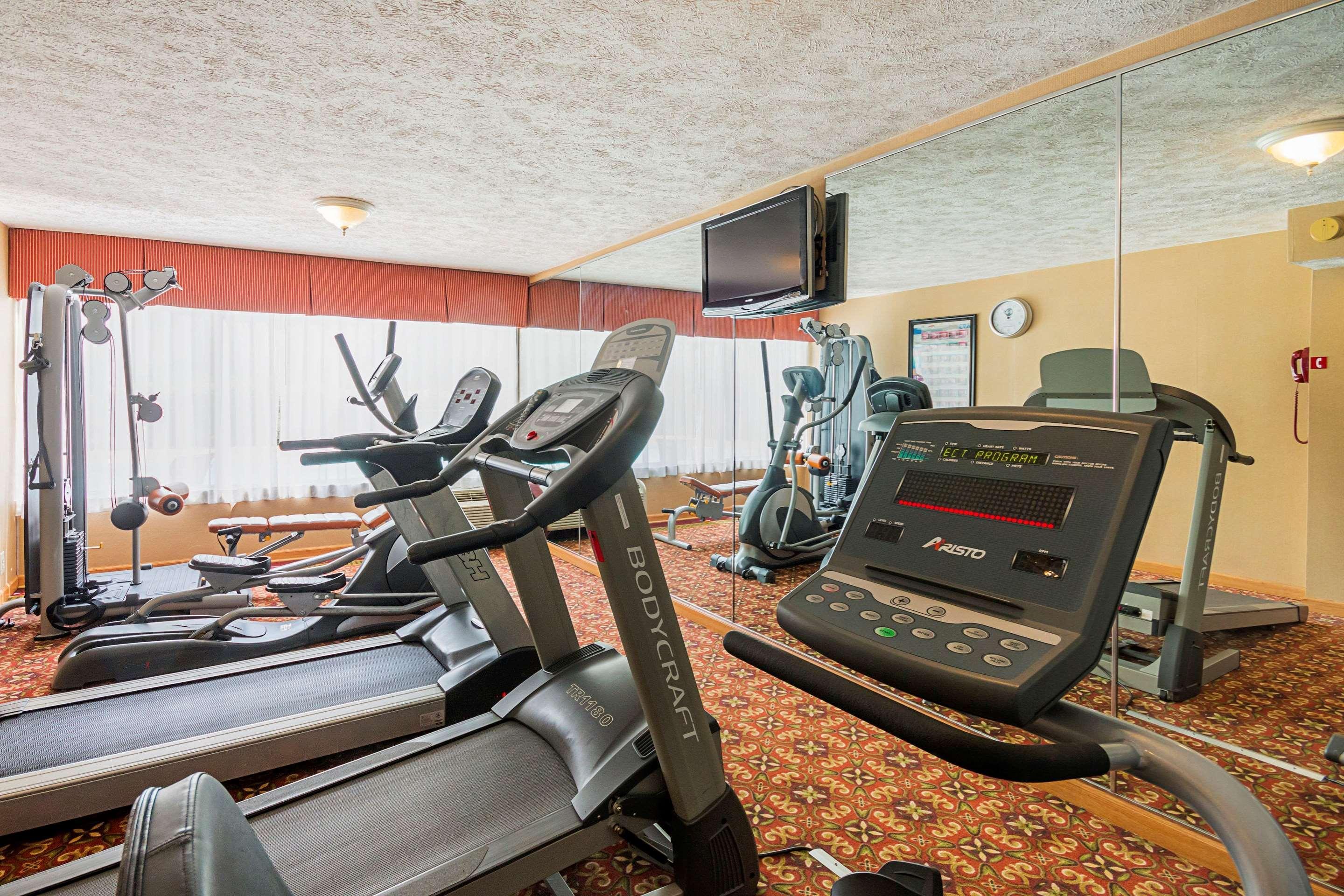 Clarion Inn Fairmont Esterno foto