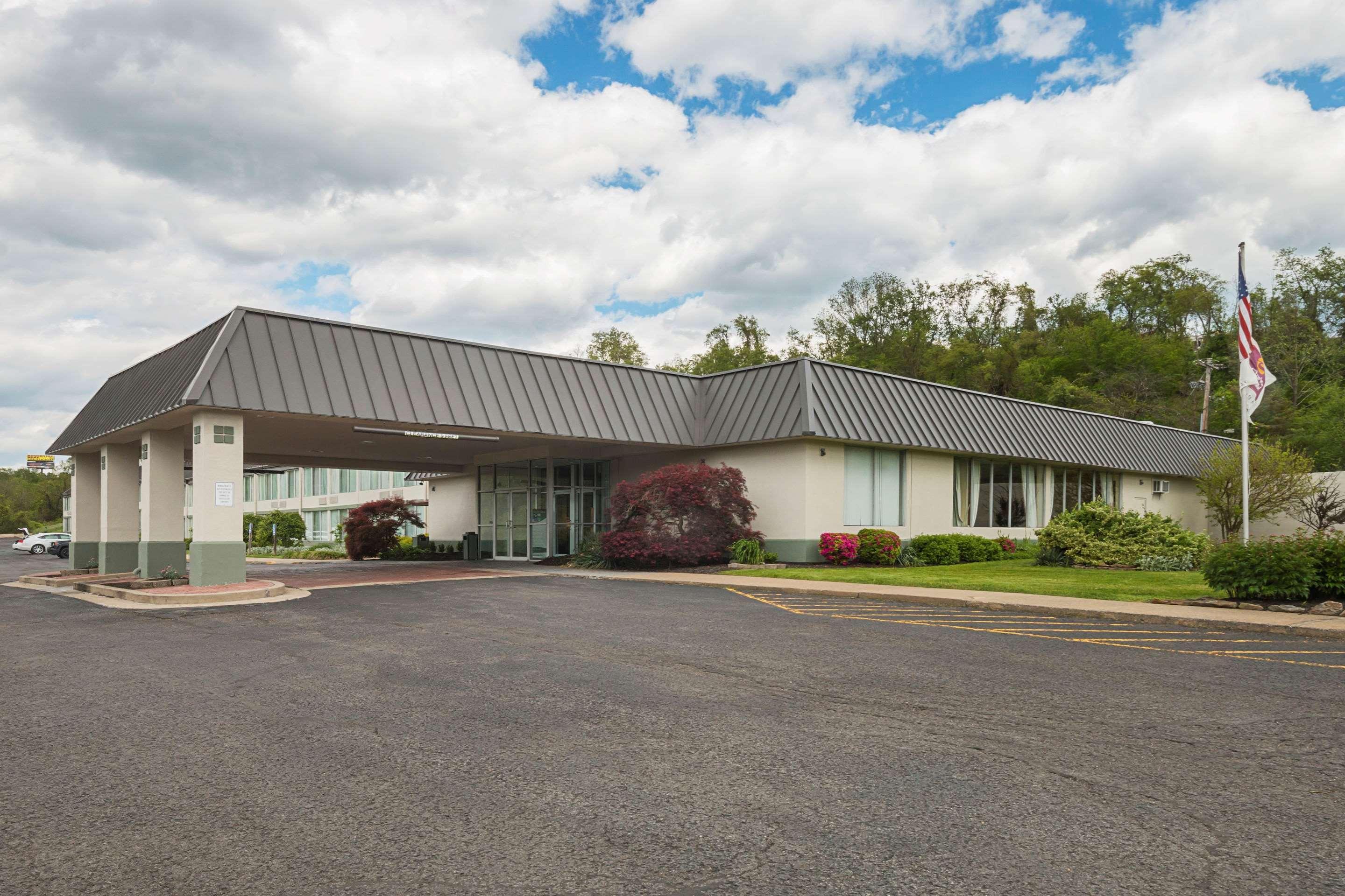 Clarion Inn Fairmont Esterno foto