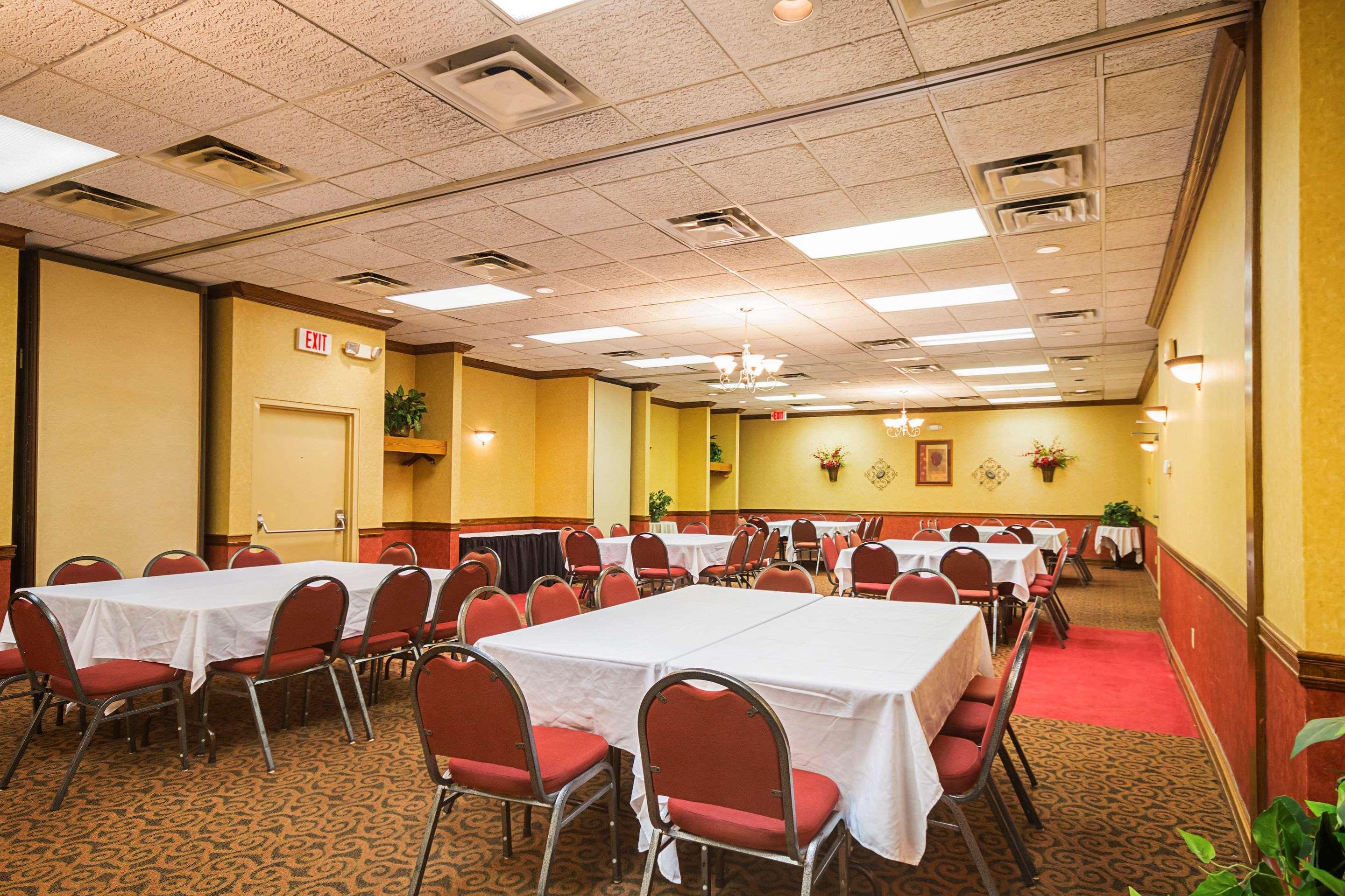 Clarion Inn Fairmont Esterno foto