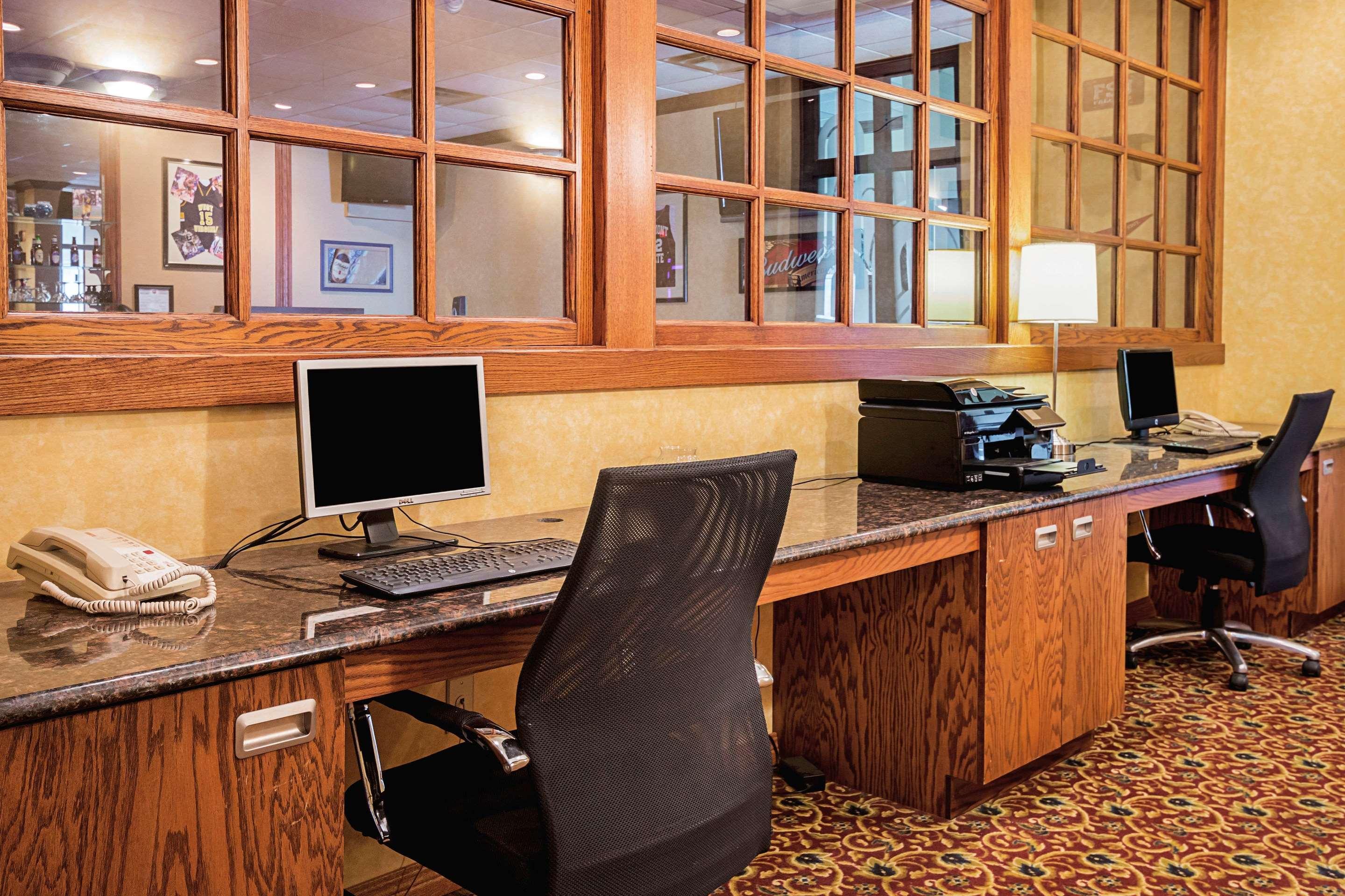 Clarion Inn Fairmont Esterno foto