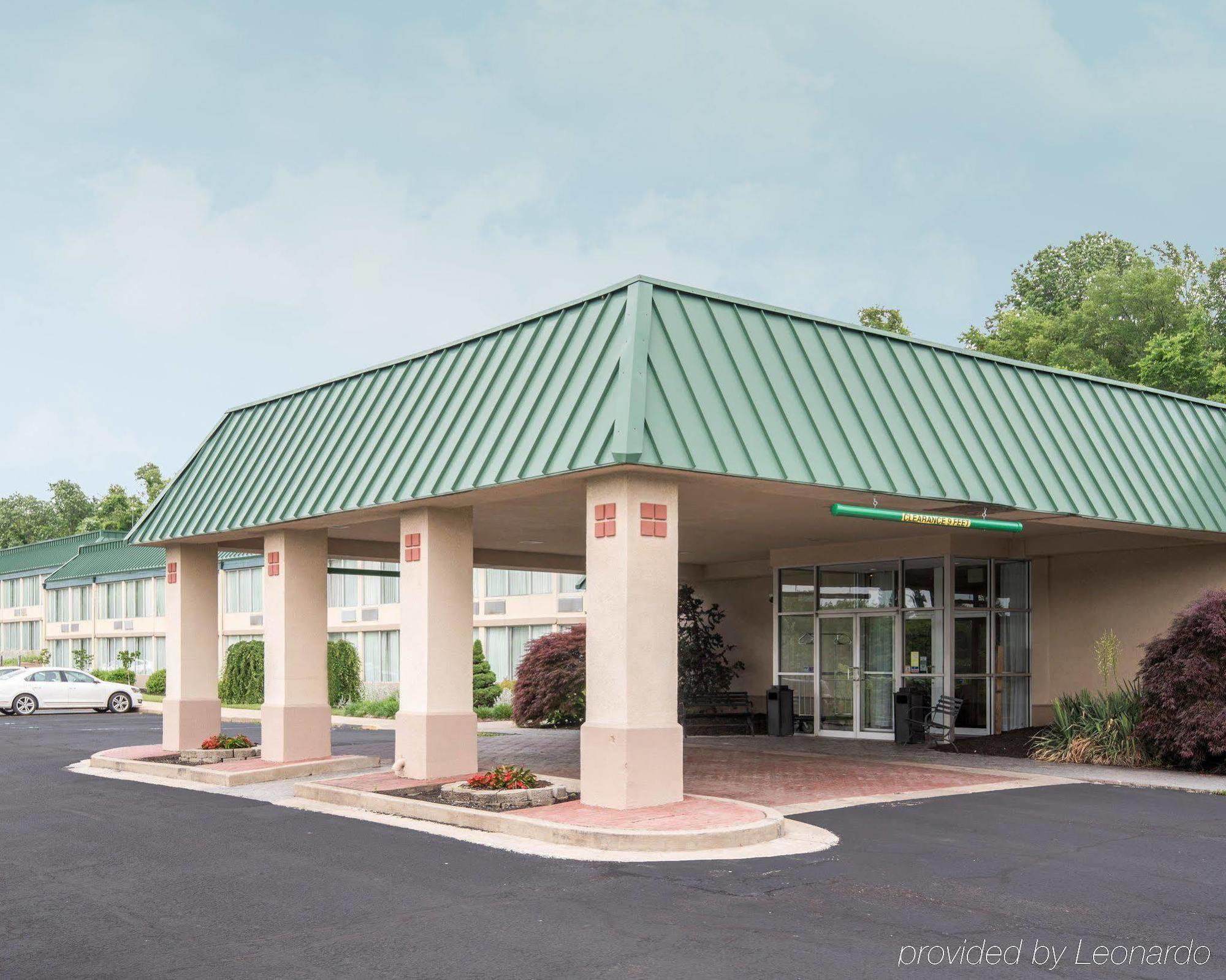 Clarion Inn Fairmont Esterno foto