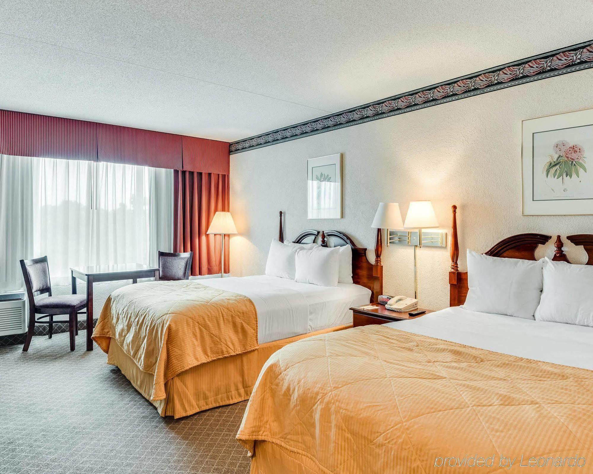 Clarion Inn Fairmont Esterno foto