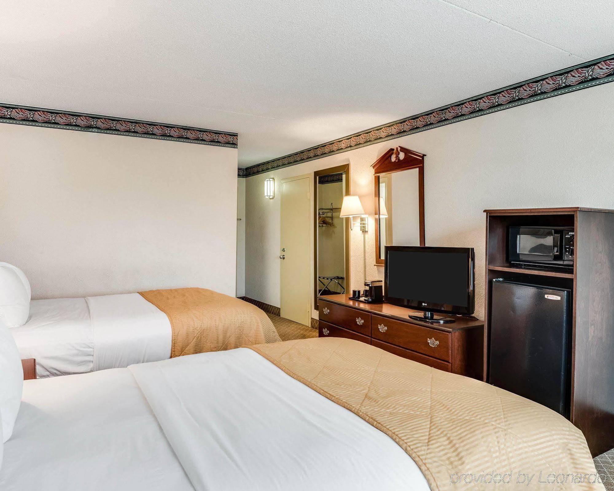 Clarion Inn Fairmont Esterno foto