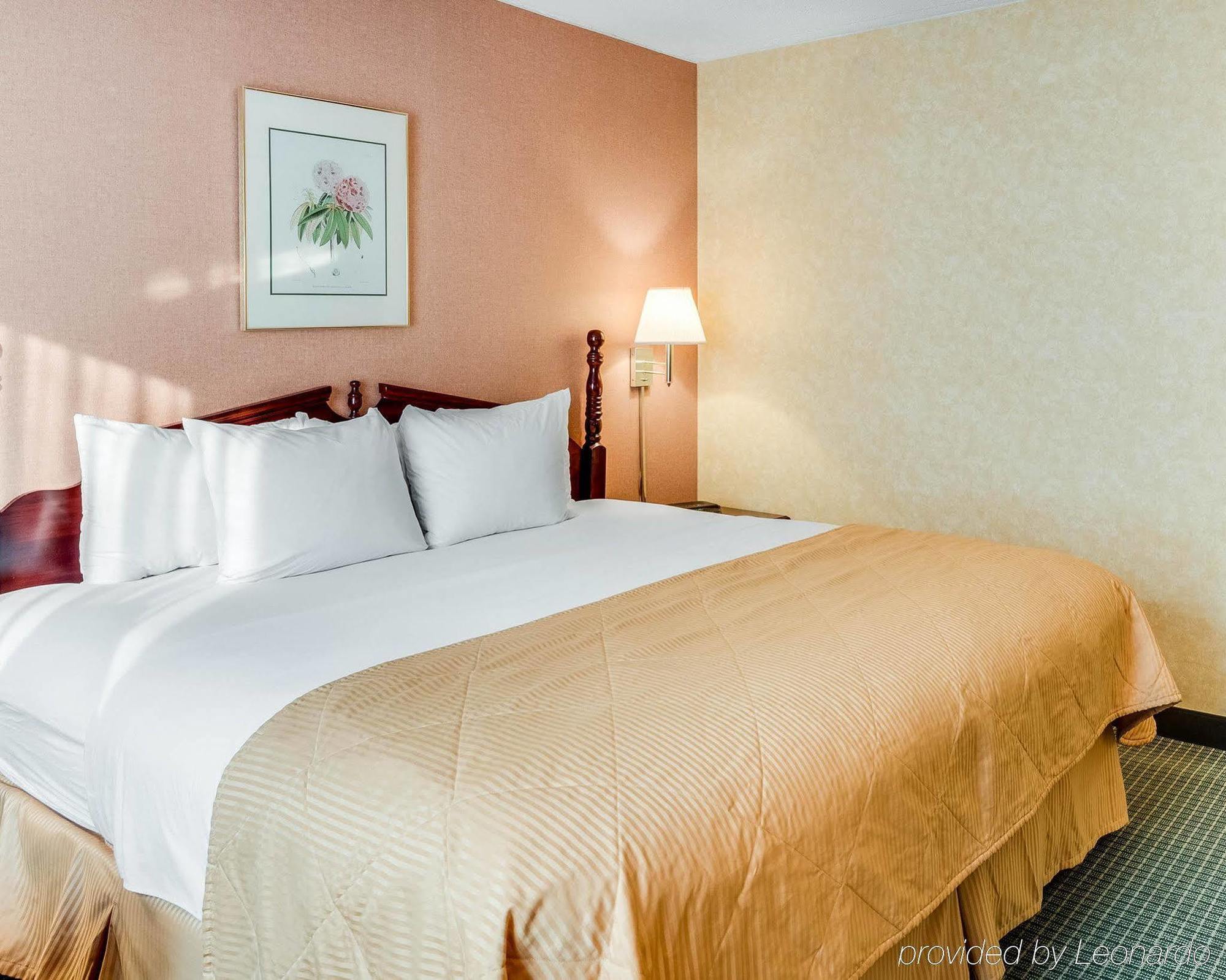 Clarion Inn Fairmont Esterno foto