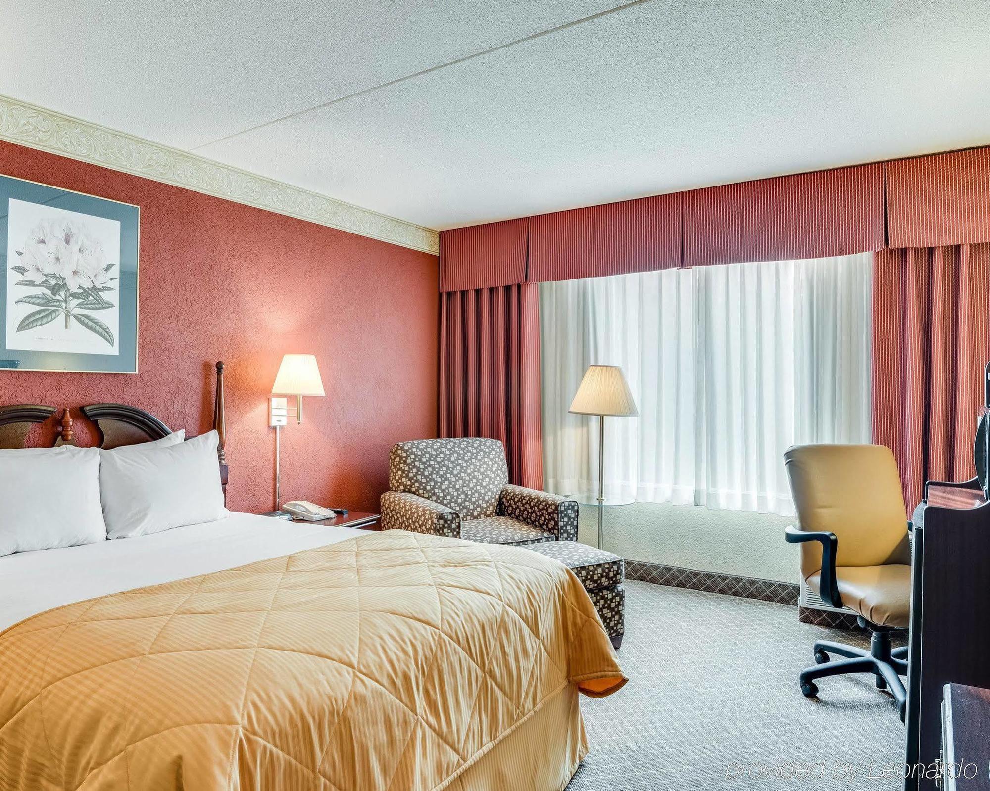 Clarion Inn Fairmont Esterno foto