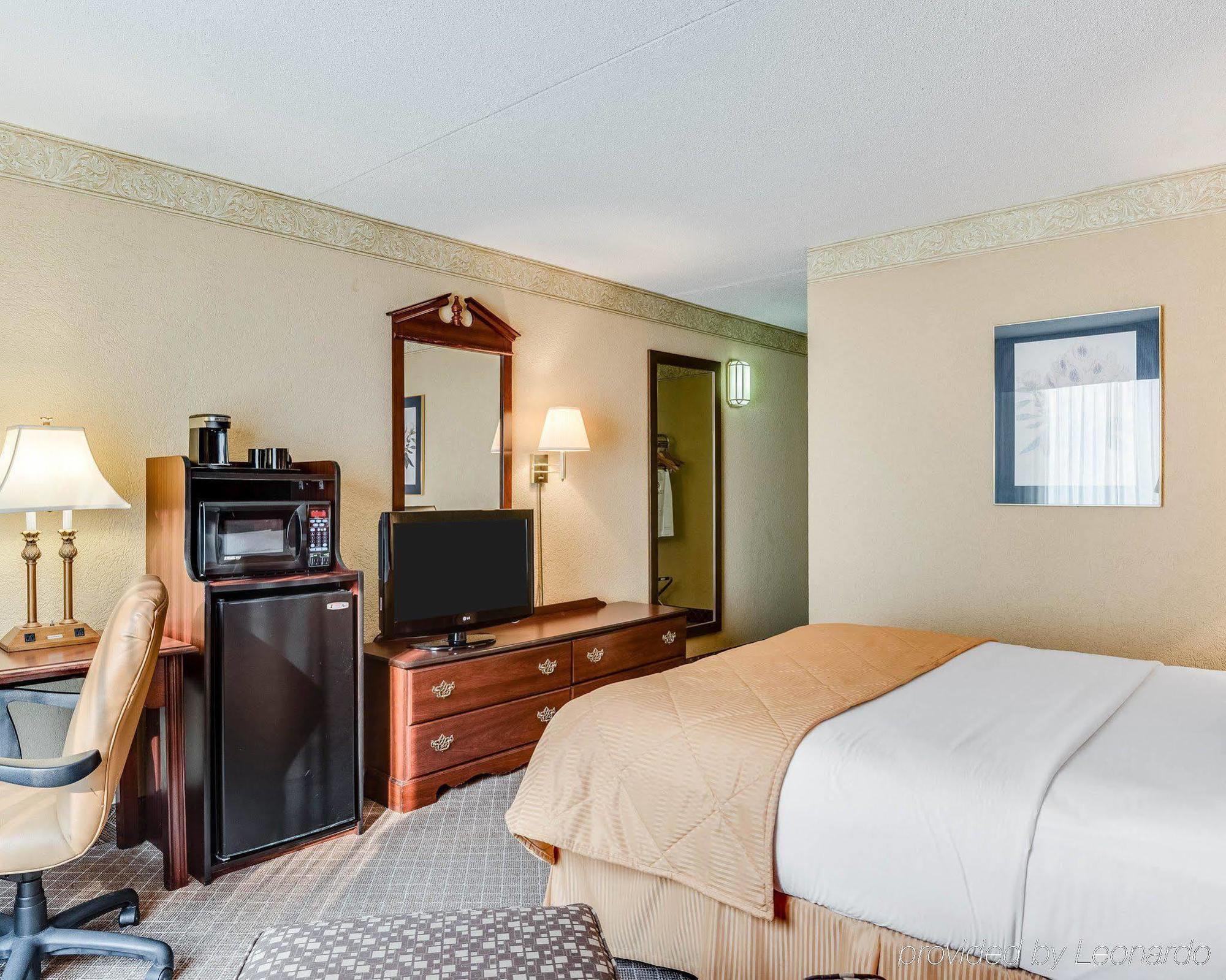 Clarion Inn Fairmont Esterno foto