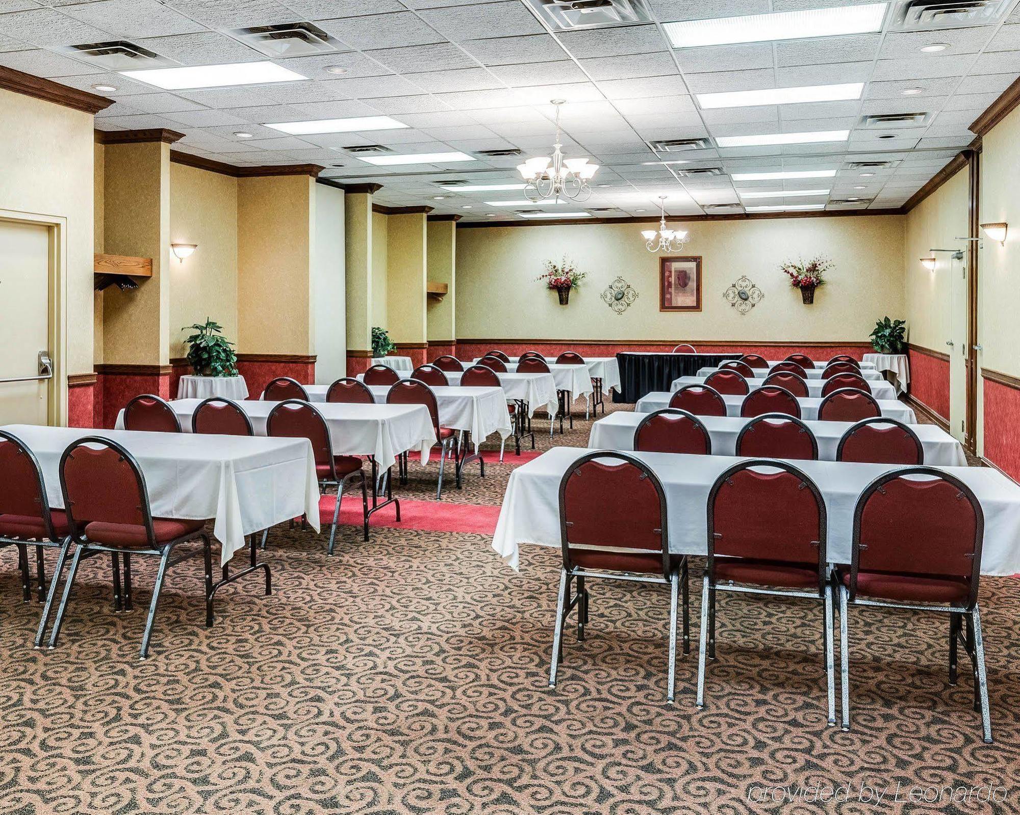 Clarion Inn Fairmont Esterno foto