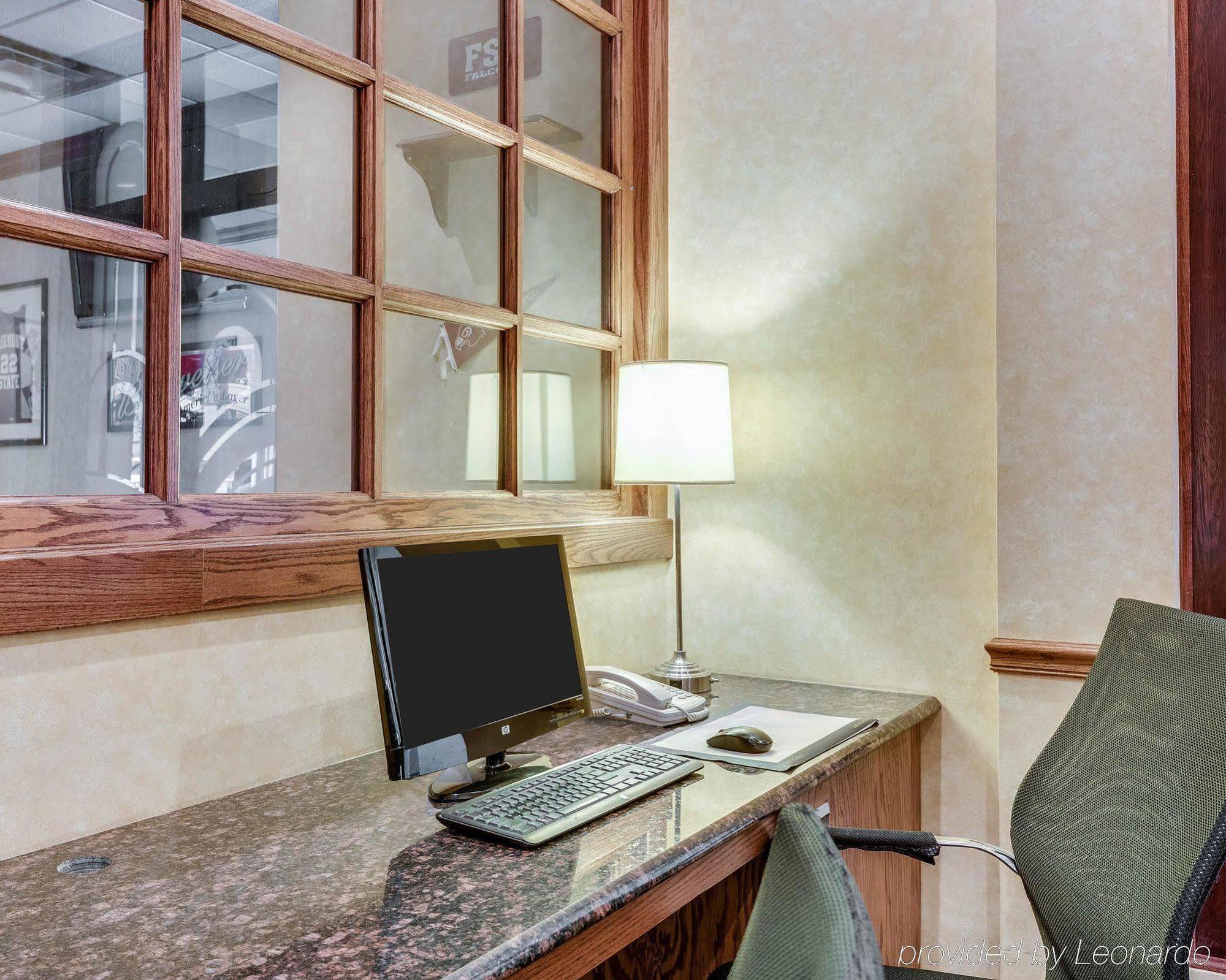 Clarion Inn Fairmont Esterno foto
