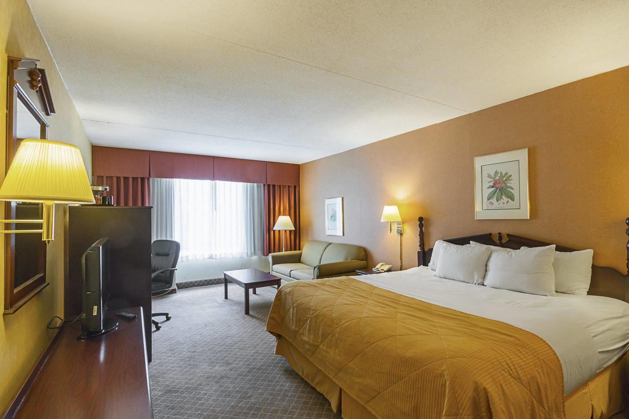 Clarion Inn Fairmont Esterno foto