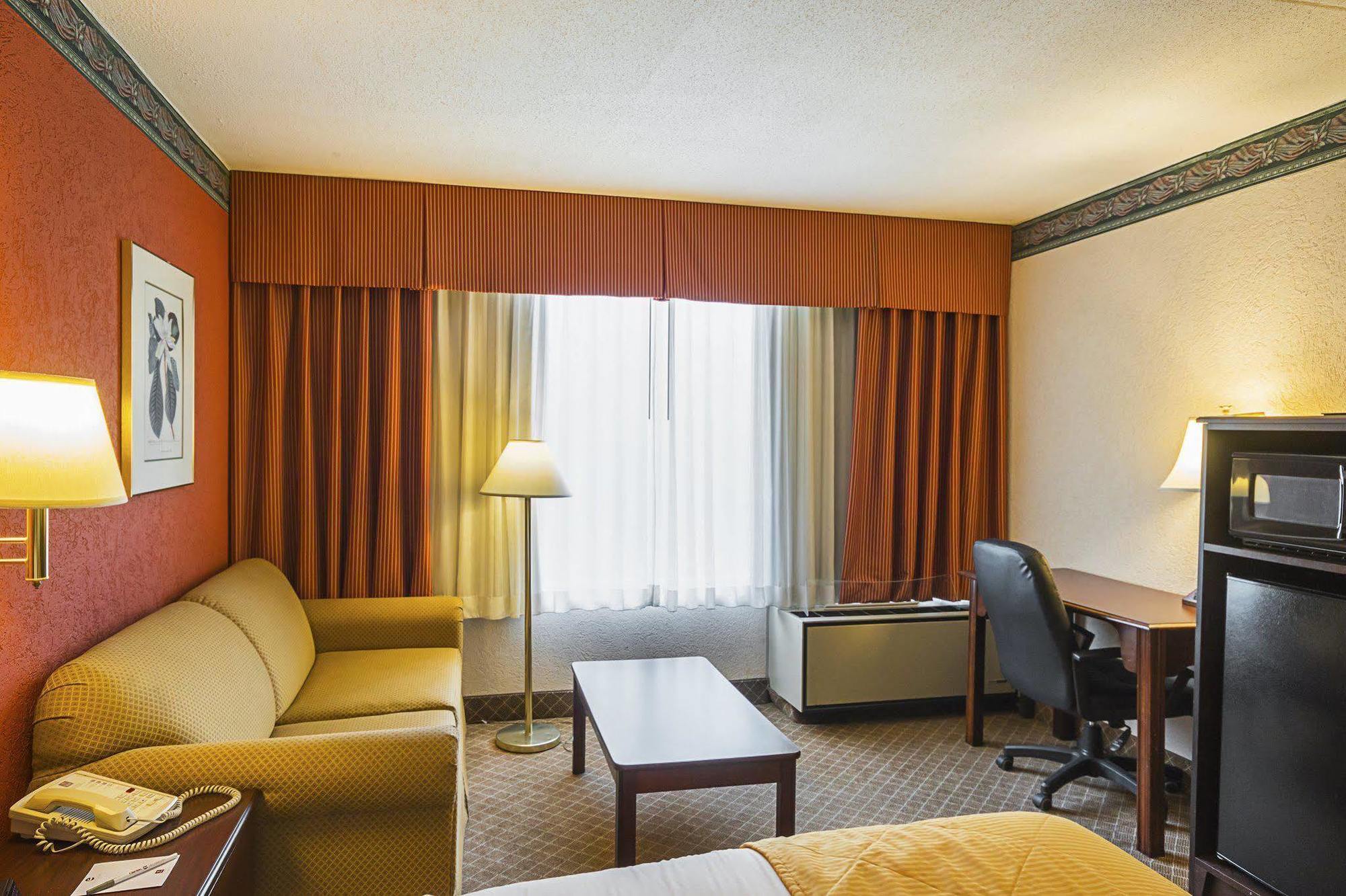 Clarion Inn Fairmont Esterno foto