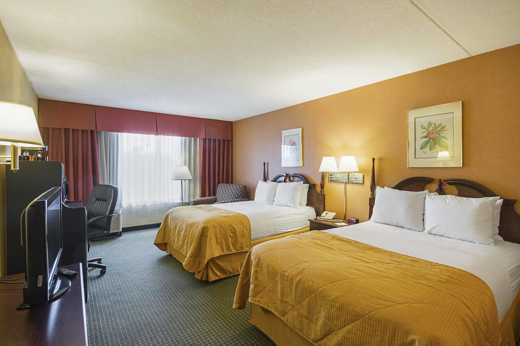 Clarion Inn Fairmont Esterno foto