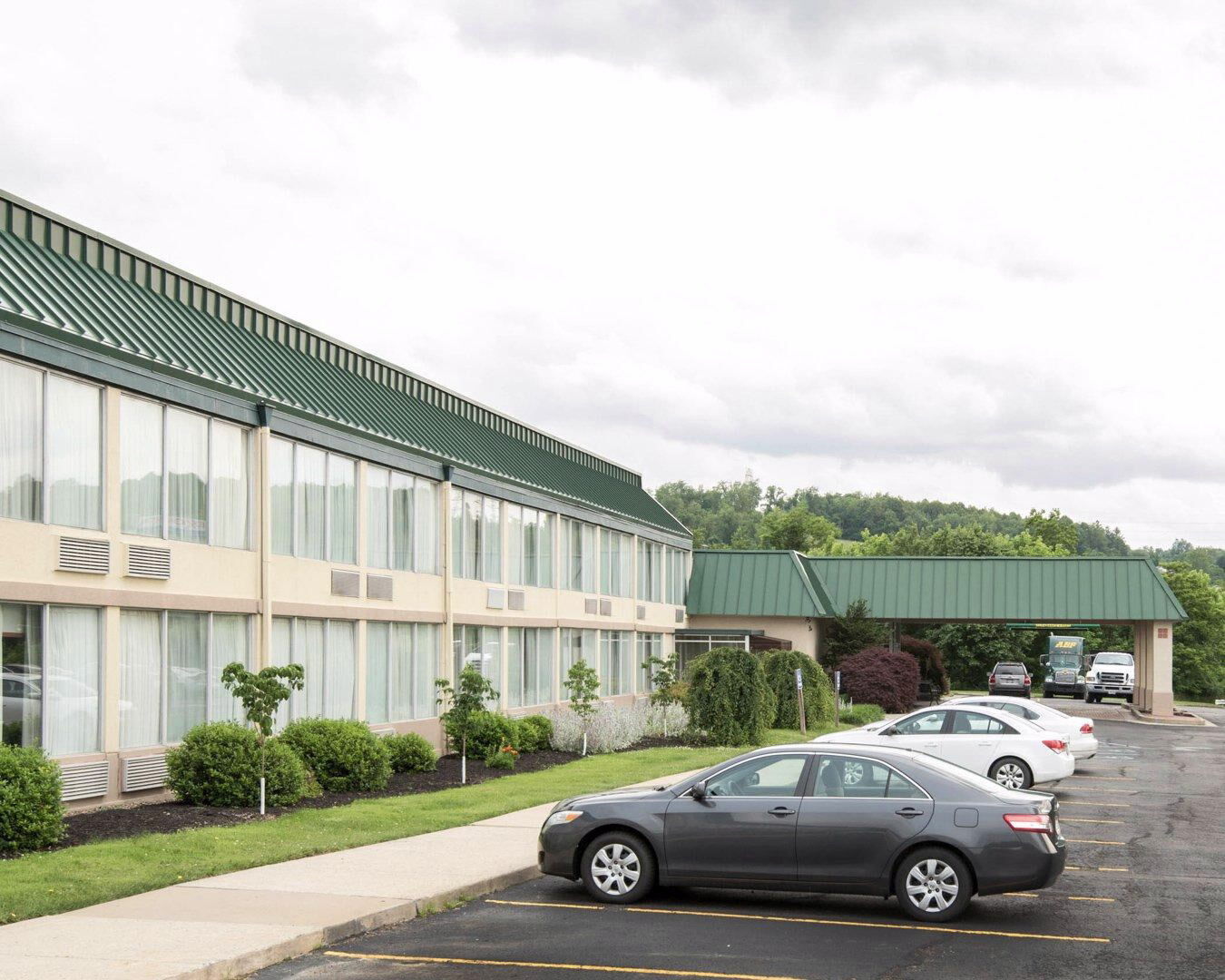 Clarion Inn Fairmont Esterno foto