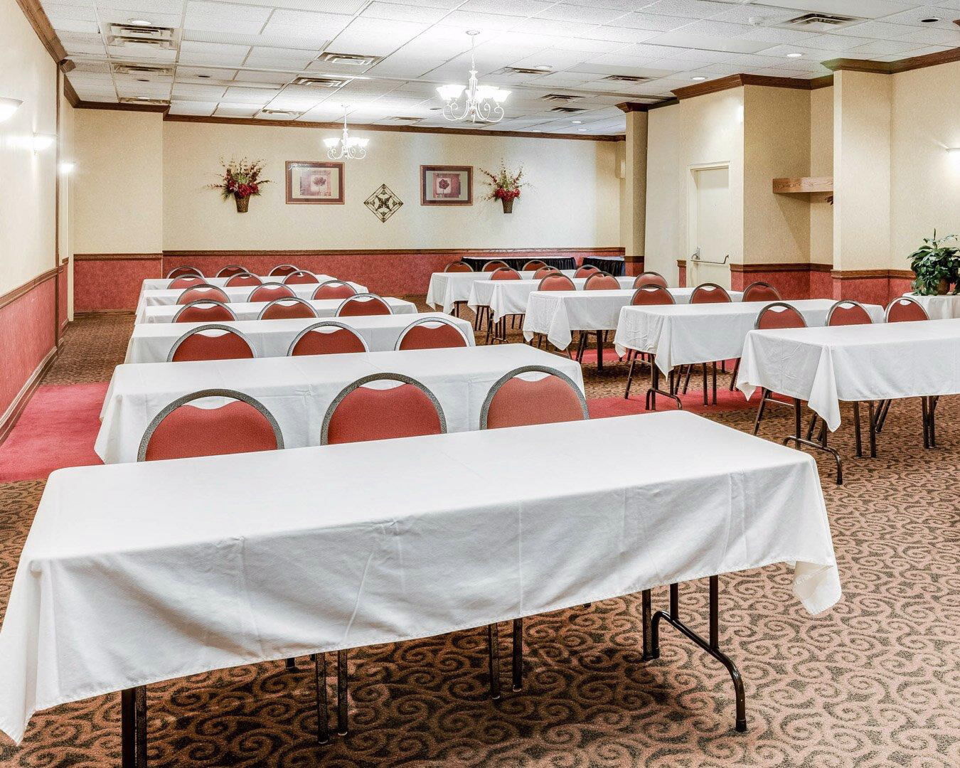 Clarion Inn Fairmont Esterno foto